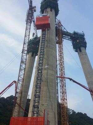 Καλή τιμή Κλίση 33m/Min 2000KG Σχεδιαστικό υλικό ανύψωση ανυψωτήρα αυτόματο σύστημα προσγείωσης σε απευθείας σύνδεση